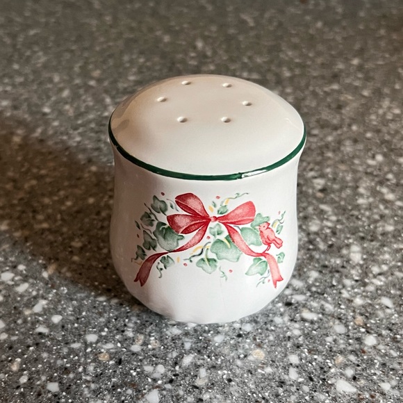 Corelle Callaway Holiday - Salt & Pepper Set - Vintage 1999 - New in Box 🎀 - Picture 3 of 9